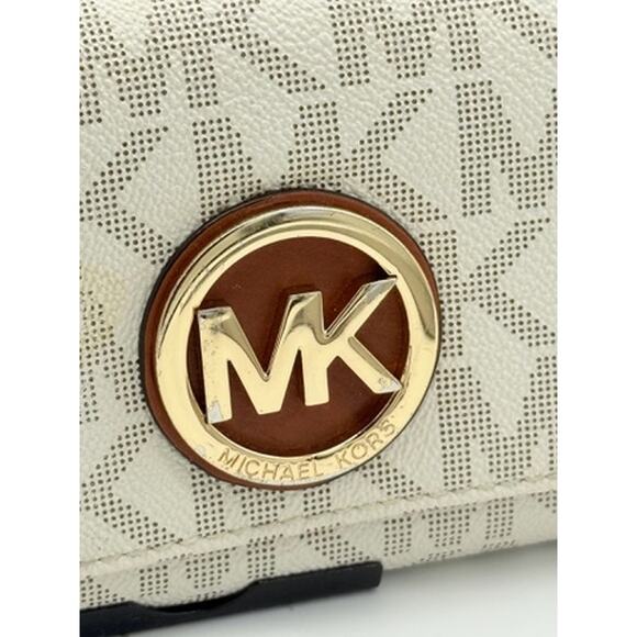 RETAIL $158 Michael Kors Fulton Vanilla MK Signature LG Gusset Carryall Wallet - Picture 5 of 16